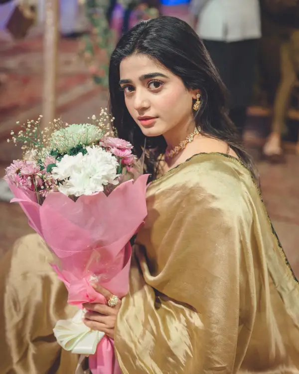 A photo of actress Sehar Khan playing Isra in the drama Farq