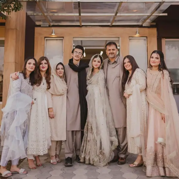 A family photo of Muzna Masood Malik with her father, mother, brother, and sisters