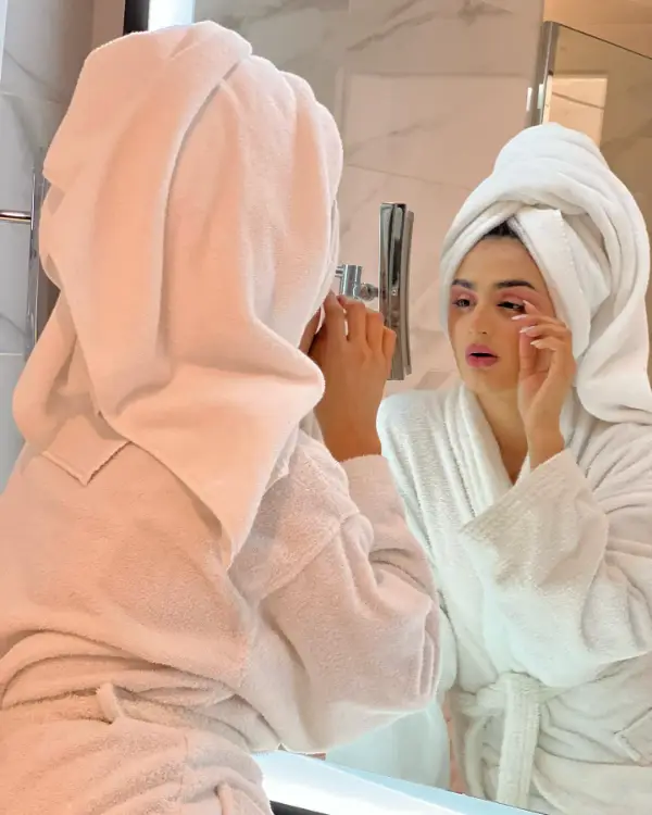 Another image of the actress wearing an off-white towel taken in the mirror