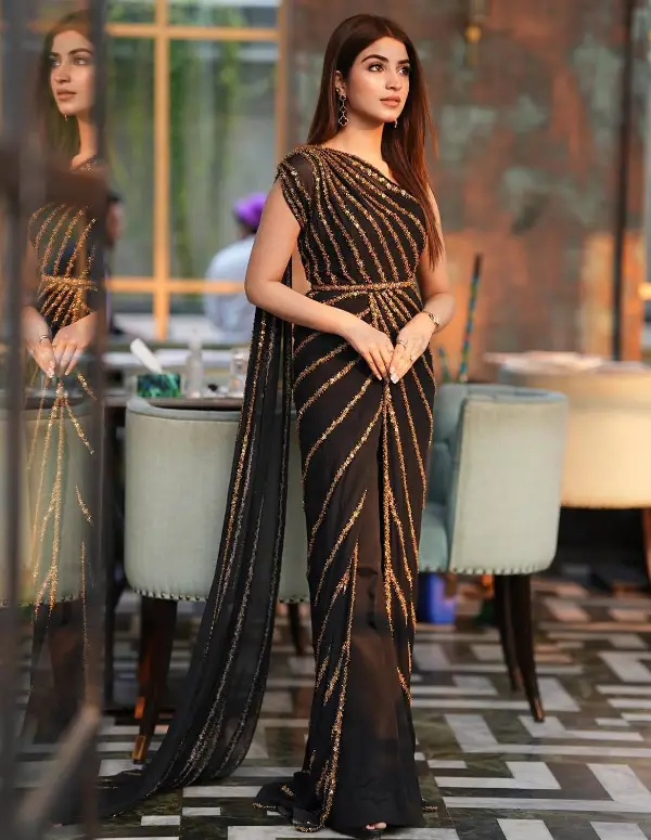 Kinza Hashmi is a Vision of Elegance in a Stunning Black Saree