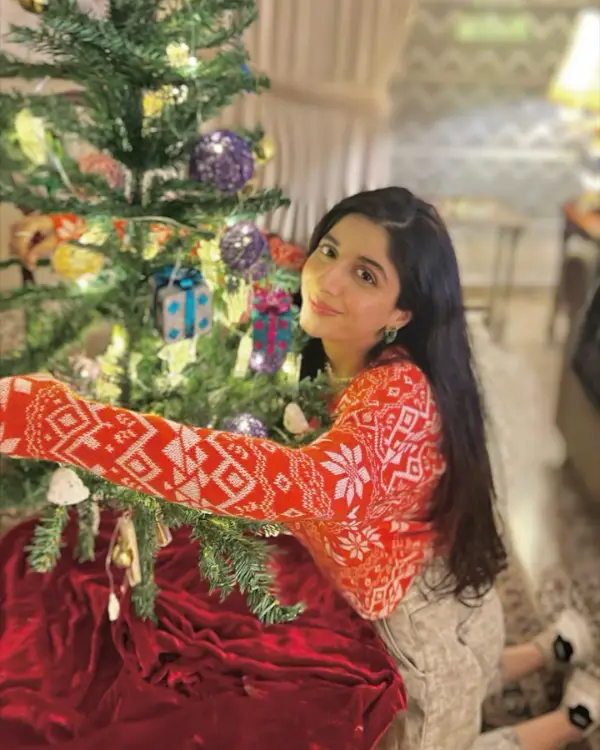 Pakistani Celebrities Celebrate Christmas 2022 in a Joyful Way [Pictures]