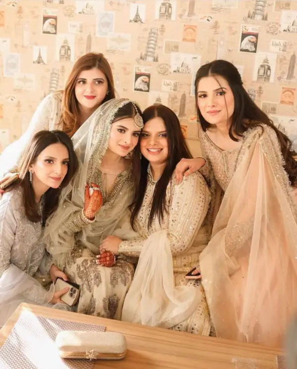 Muzna Masood Malik with her beautiful sisters