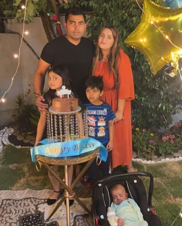 Noor Amna posed with her daughter and two sons at her daughter's birthday party