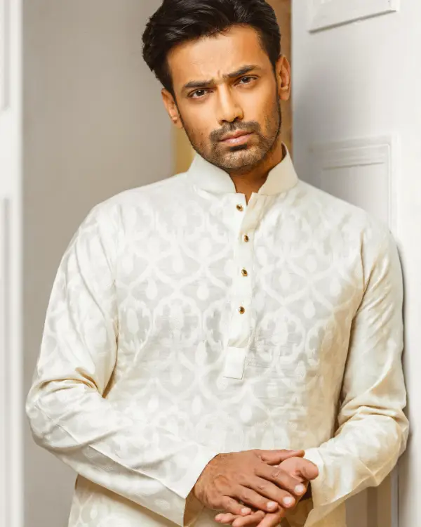 A photo of actor Zahid Ahmed in the role of Zakki in the drama.