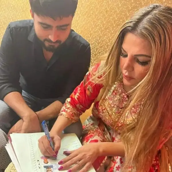 A beautiful picture of the actress with her husband Adil Kahn Durrani