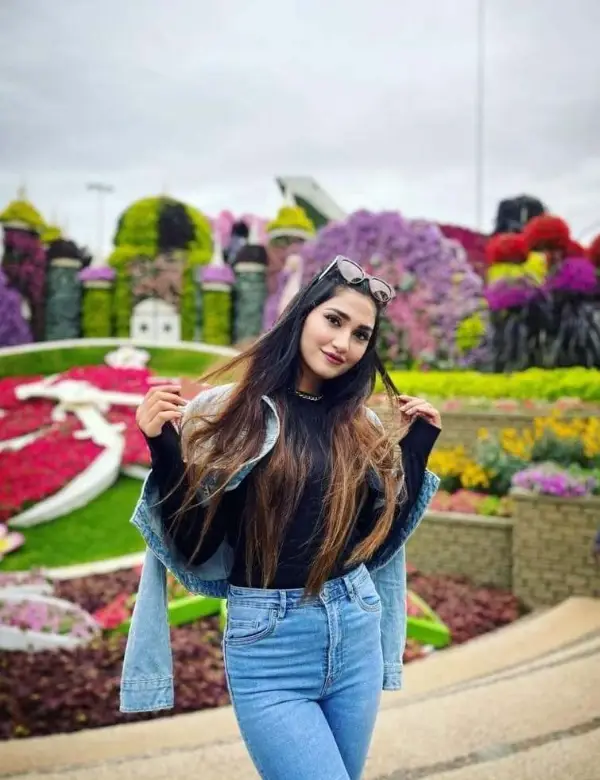 Samiya Arzoo Takes a Vacation with Sister Kesar Khan in Dubai