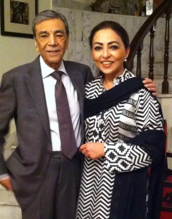 A picture of Zia Mohyeddin wife Azra Mohyeddin