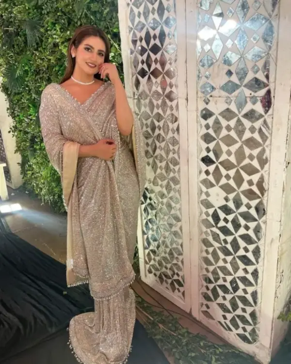 A picture of Hiba wearing a saree