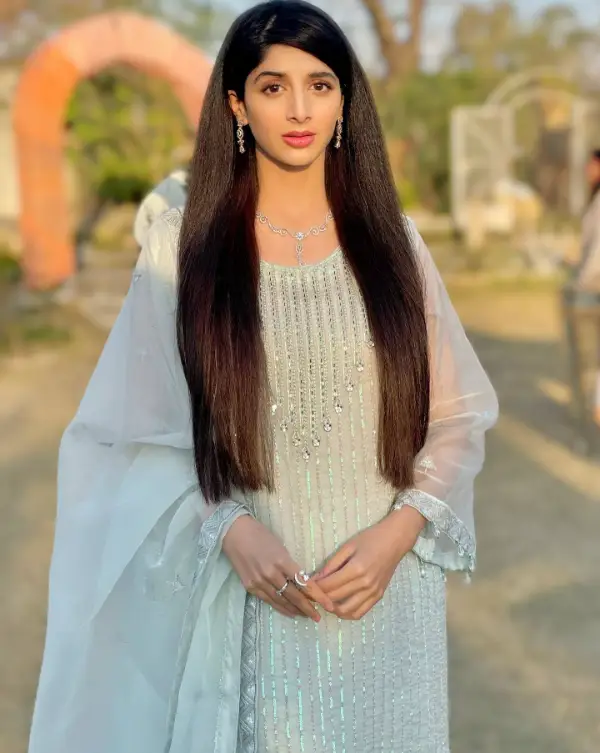 Mawra Hocane Lights Up Fans' Feeds with Sun-Kissed Pictures