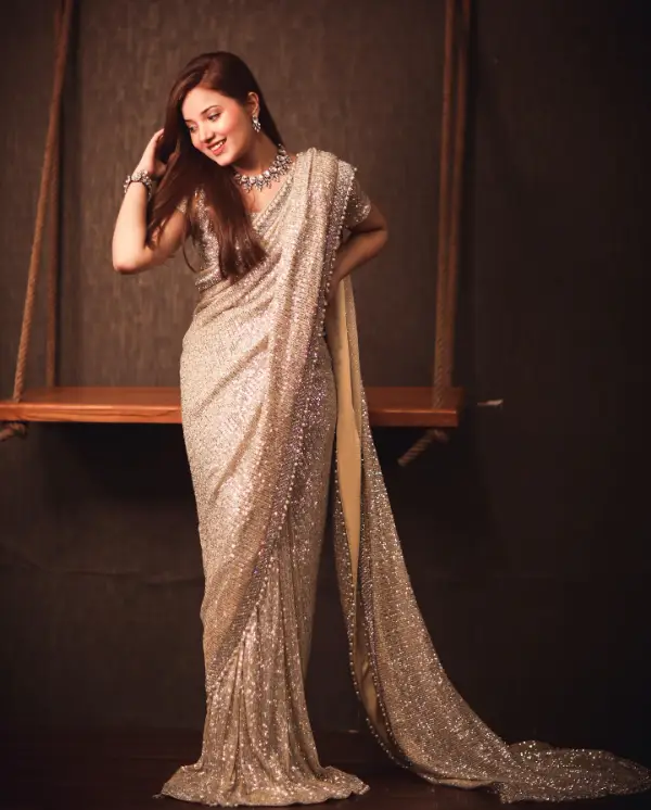 Rabeeca Khan Exudes Grace and Style in a Chic Saree