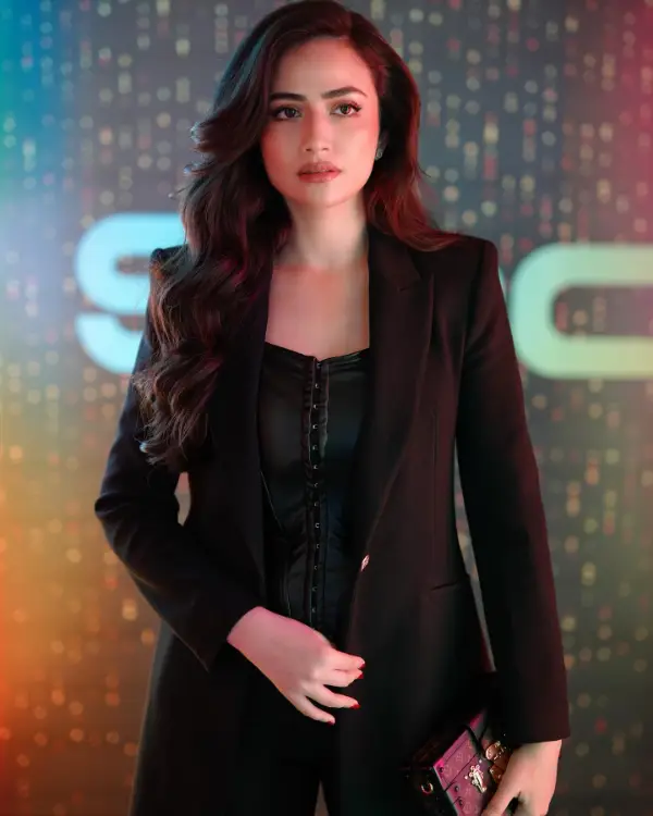 Sana Javed Sets the Internet on Fire with Her Latest Pictures