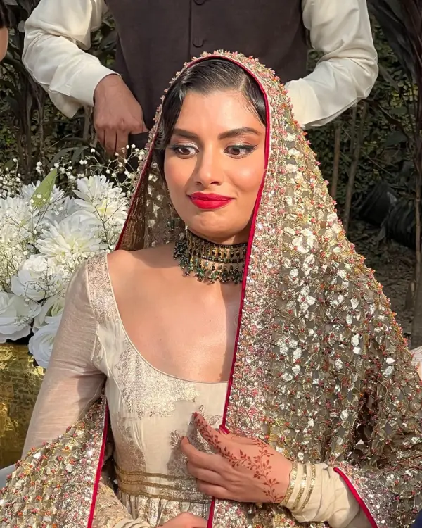 Zara Peerzada Wedding Pictures with her Husband Sarwan Saleh