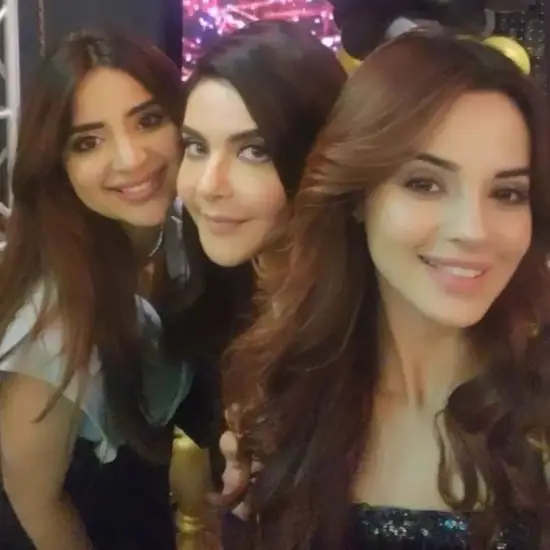 Kinza Hashmi Shines Brightly As She Celebrates Her Birthday With Friends