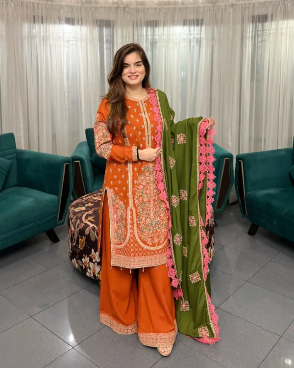 A beautiful picture of Feroze Khan wife Syeda Alizey Fatima wearing an orange-coloured dress