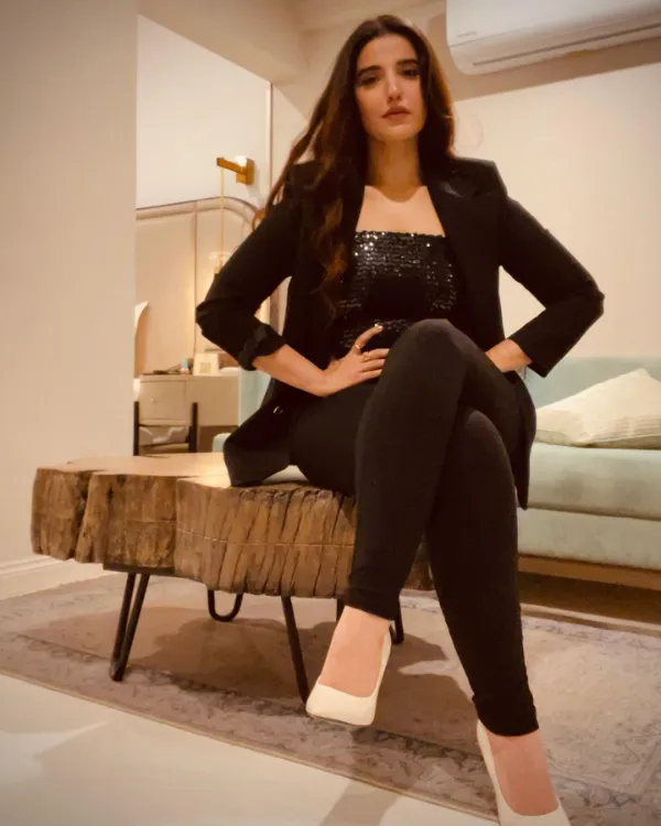 Hareem Farooq Shares Some Adorable Pictures from her Tour to Dubai