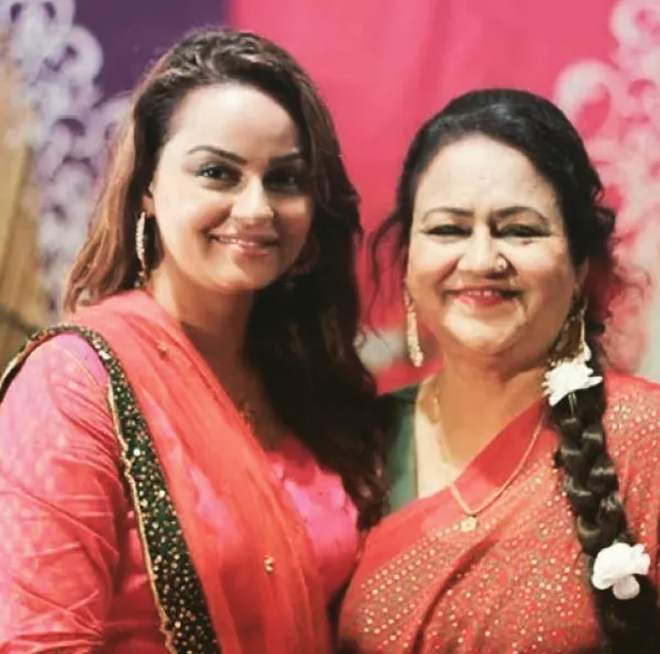 A picture of her with her mother Naheed Abbasi.