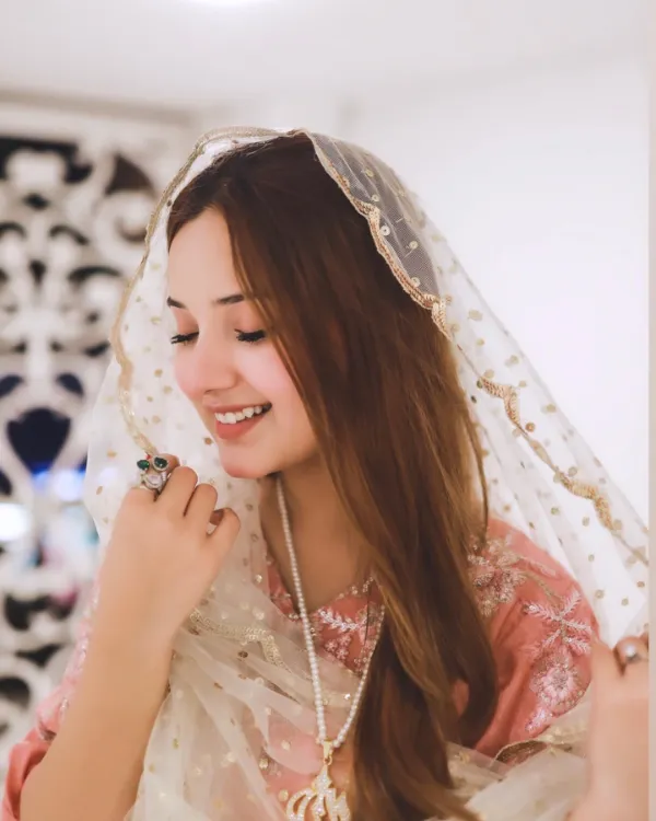 Rabeeca Khan Looks Beautiful in these Pictures taken on the occasion of Jumma Tul Wida