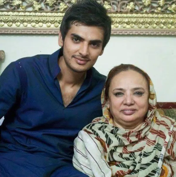 A picture of Yasir Shoro with his mother