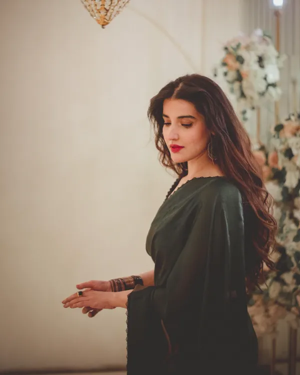 Hareem Farooq Stuns in a Traditional Avatar with an Exquisite Saree Look