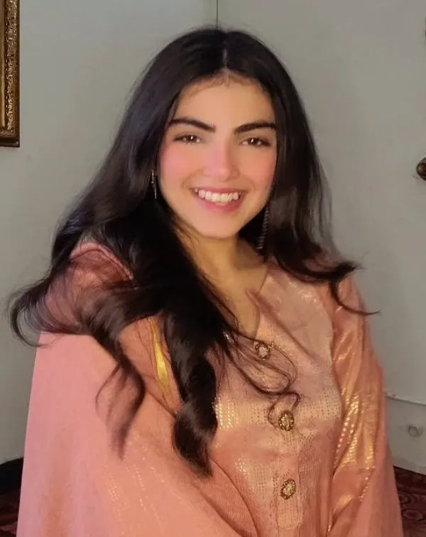 actress-sara-ejaz-as-gulzar’s-sister