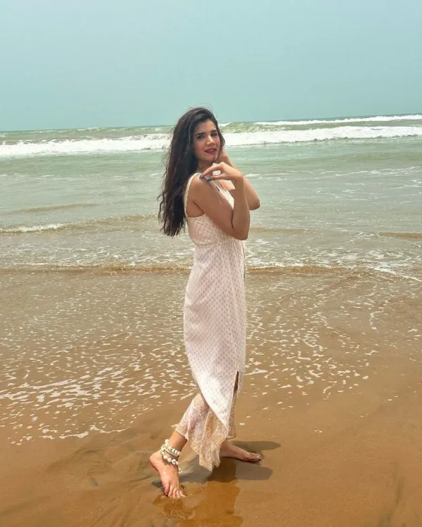 Kiran Ashfaque Beach Pictures Will Make Your Heart Melt