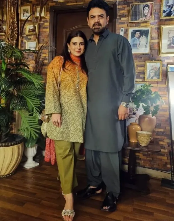 family-pictures-of-vasay-chaudhry-with-his-wife-daughters