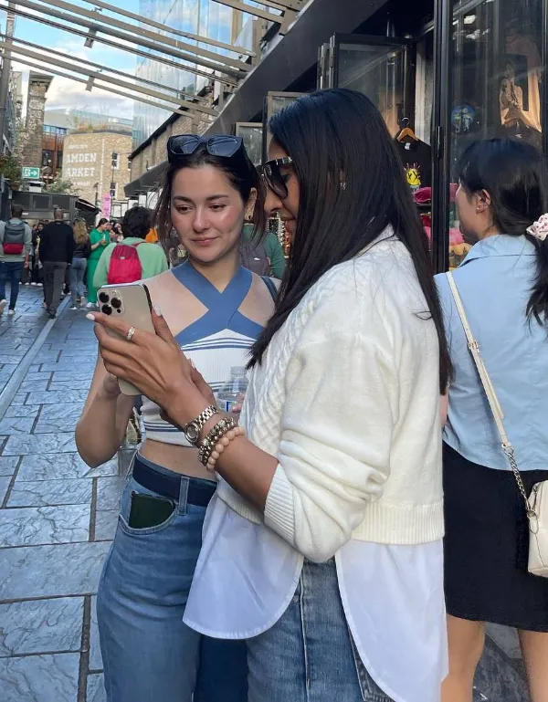 Hania Aamir London Vacation Pictures