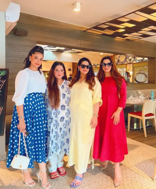 Minal Khan with her cousins