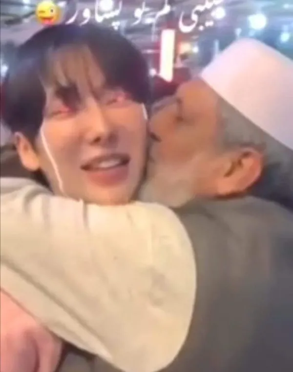 Nisar Charsi Tikka Owner Kissing Tourist 