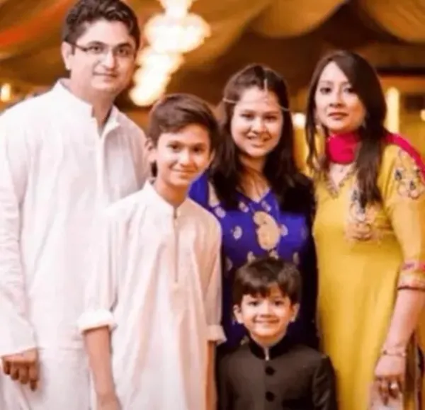 A family picture of Samar Abbas Jafri with his father, mother, sister, and brother