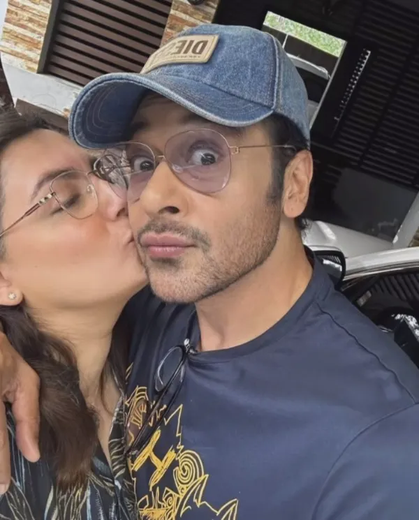 Faysal Quraishi New Adorable Picture with Wife Sana Faisal