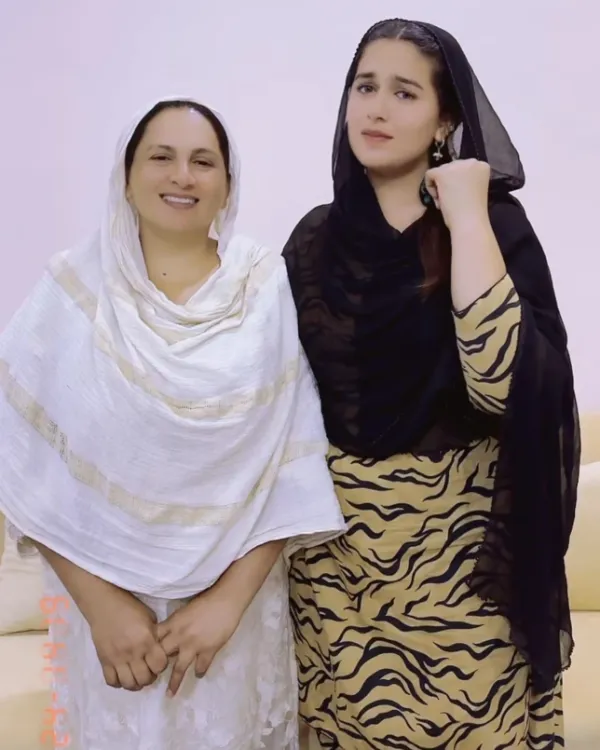 Aliza Sehar with her mother