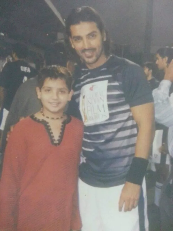 Sajawal Kha childhood image with indian actor John Abraham