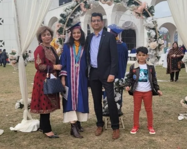 Hafsa Ehsan Abbasi with her mother, father, and brother