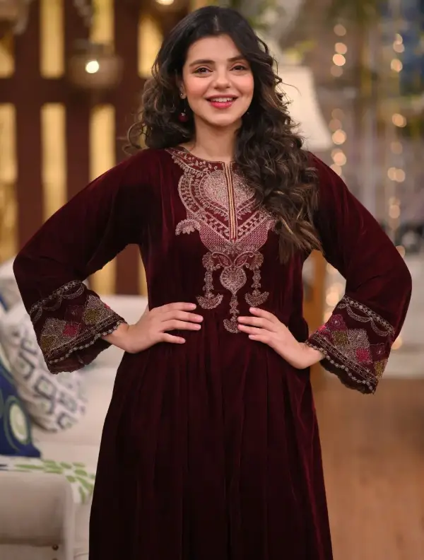 ishq-murshid-drama-cast: Srha Asghar as Maliha