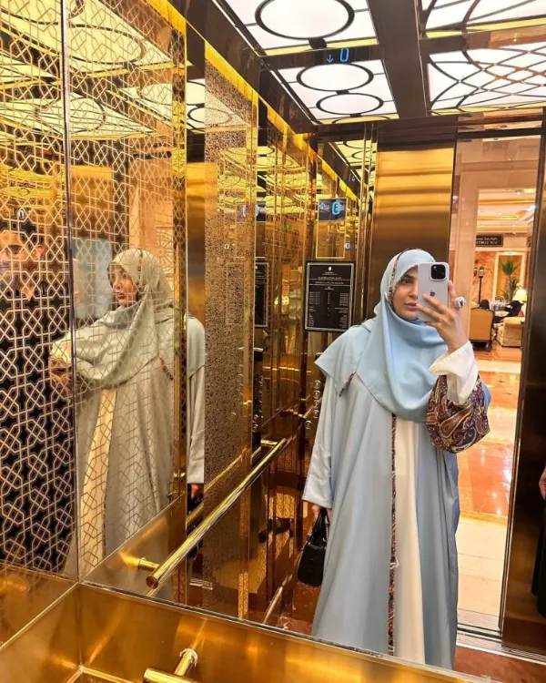 Areeba Habib at Masjid-e Nabvi ﷺ