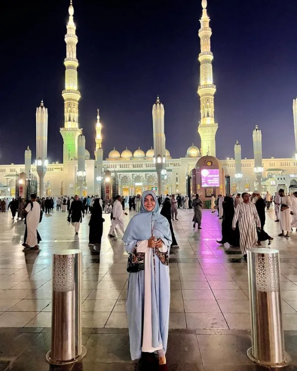 Areeba Habib at Masjid-e Nabvi ﷺ