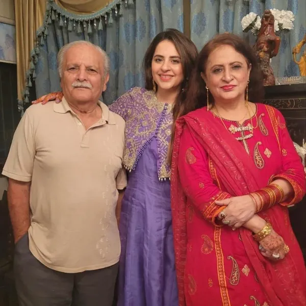 Fatima Effendi with her mother and father