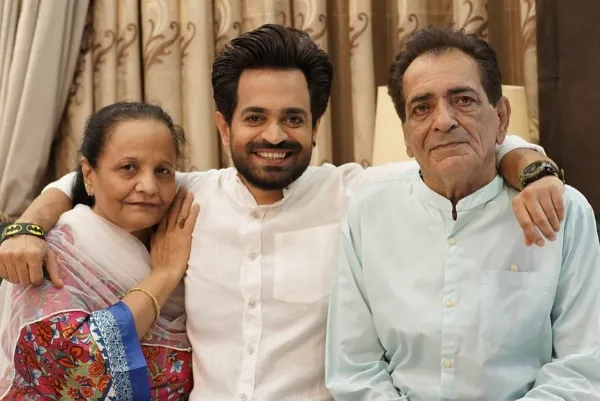 Naveed Raza with his mother and father
