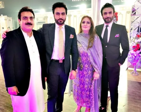 Hammad Shoaib with his family